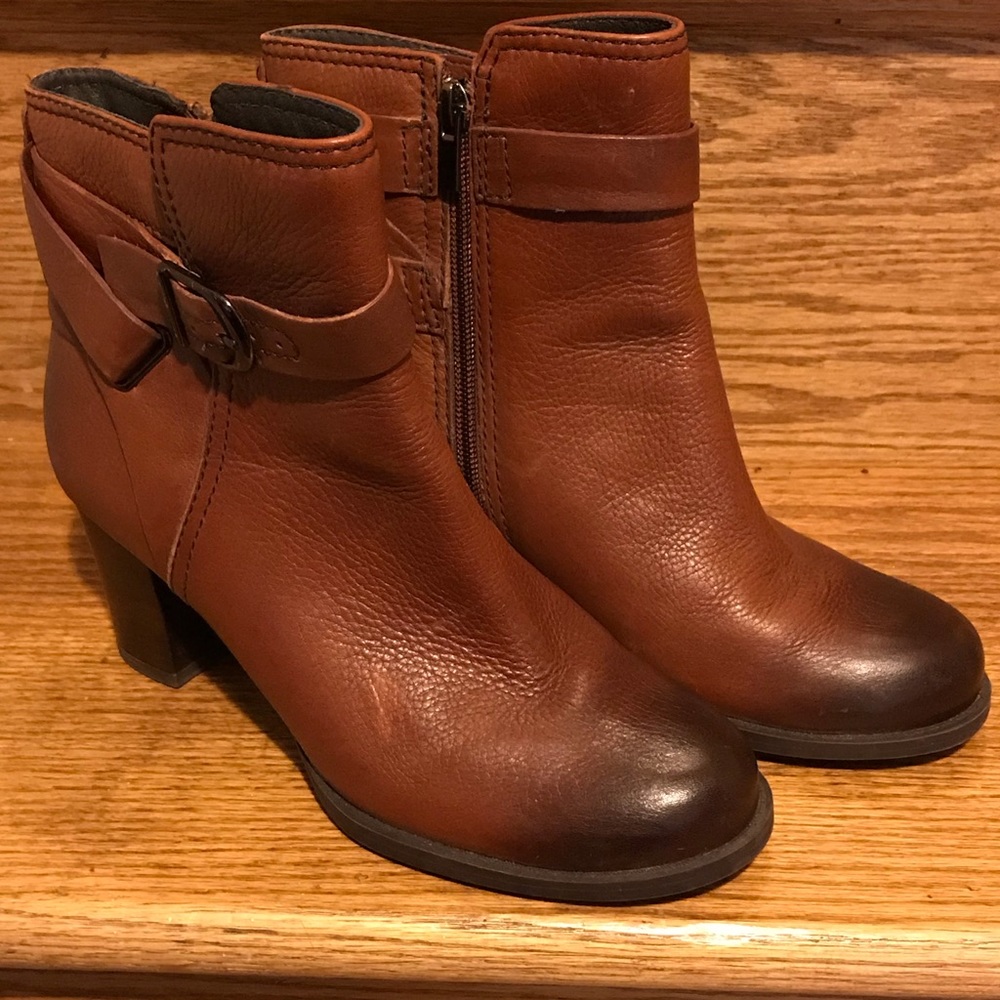 Clark’s leather booties brand new 7.5